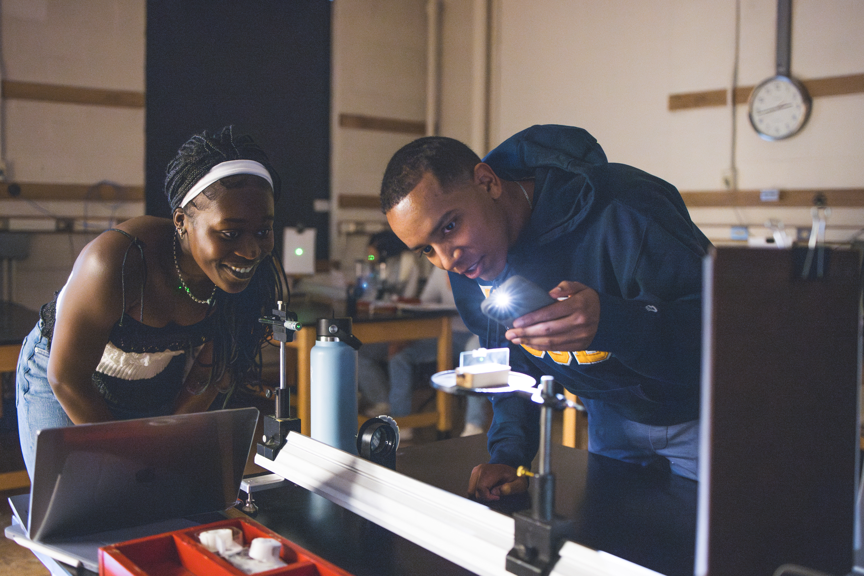 Mirelle Mah'moud '25 and Justin Santana '25 during General Physics II