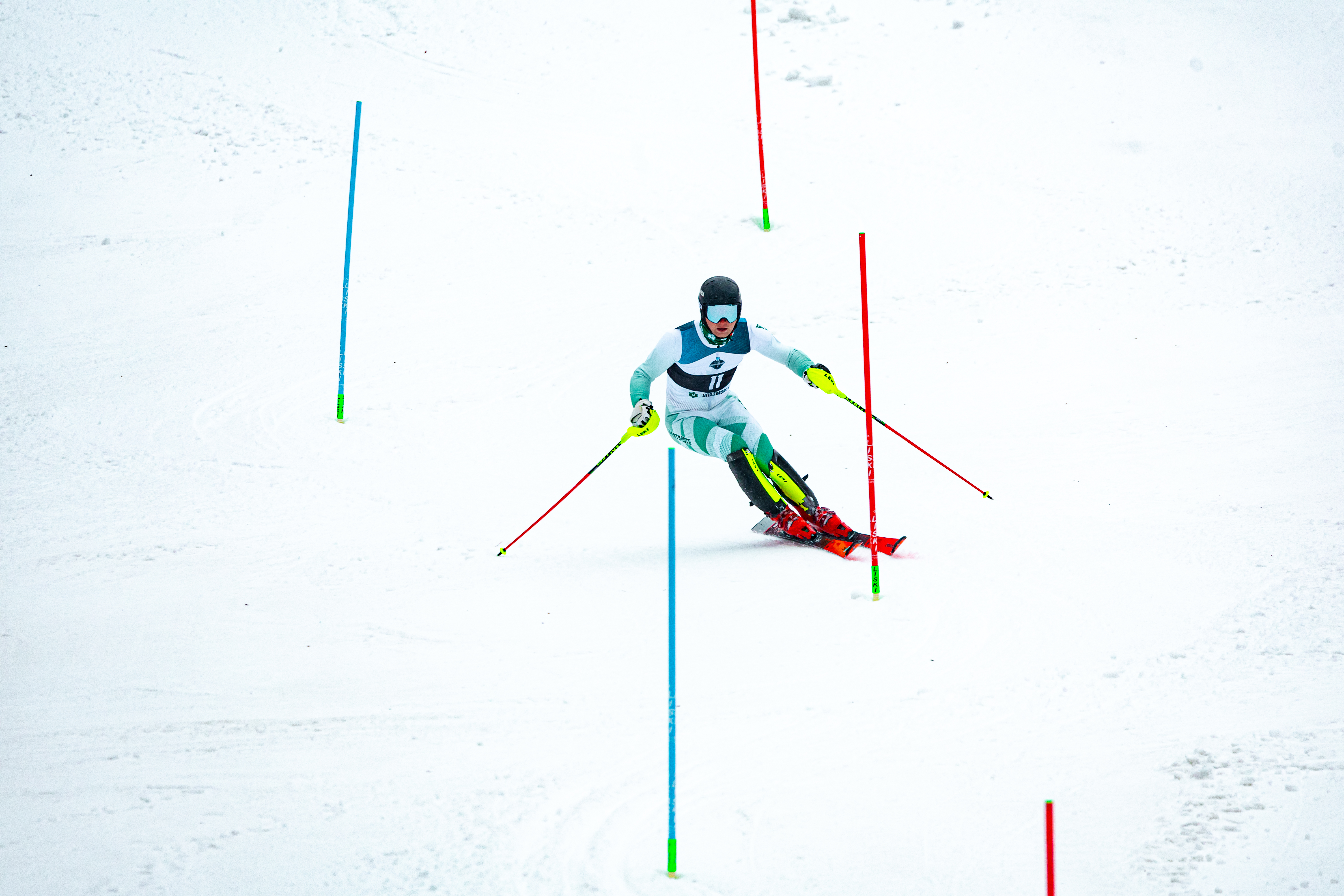 Oscar Zimmer skiing slalom