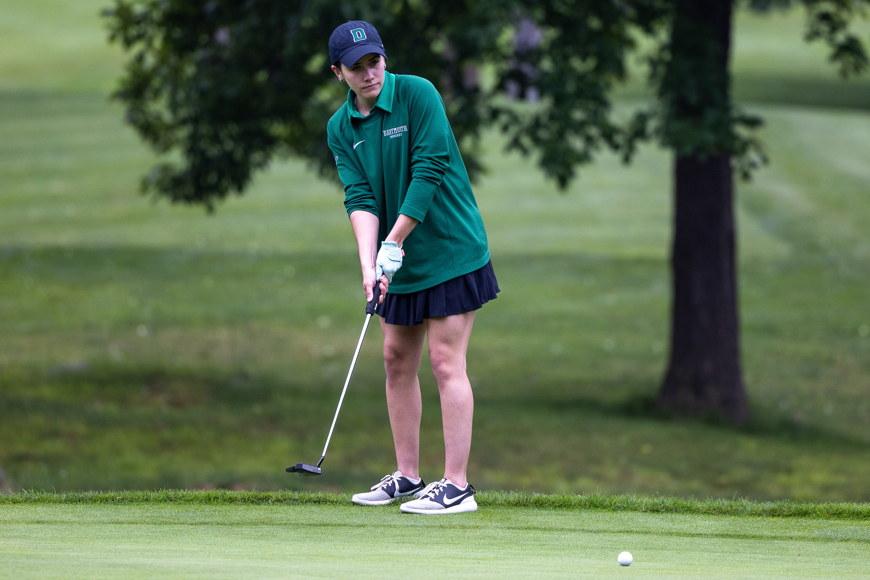 Mia Buonarosa putting
