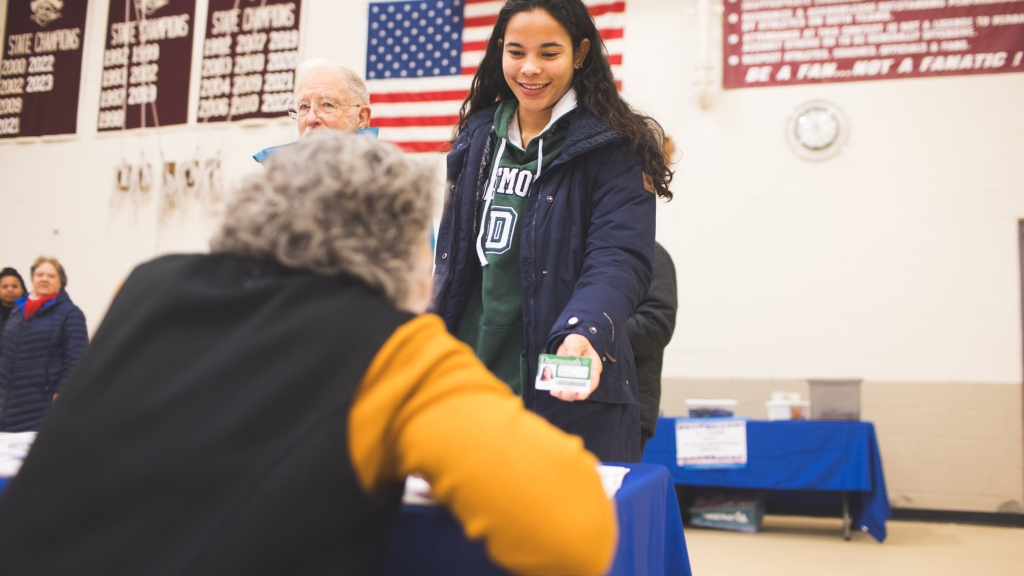 Leila Ambrus '25 signs in to vote in the primary
