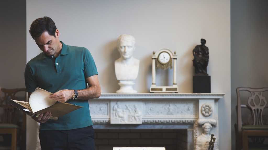 Roger Federer reading at Rauner