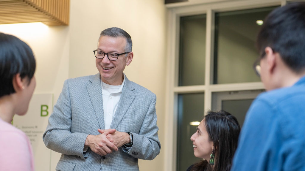 Estevan Garcia meets with students