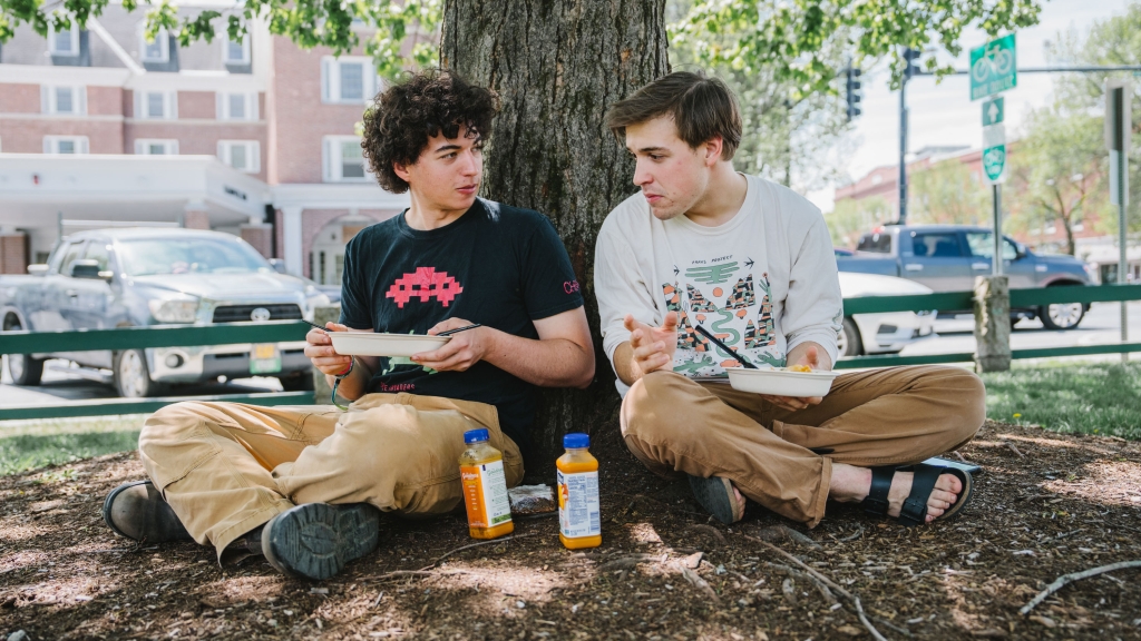Adam Sobel and Michal Tvrdoň eating lunch